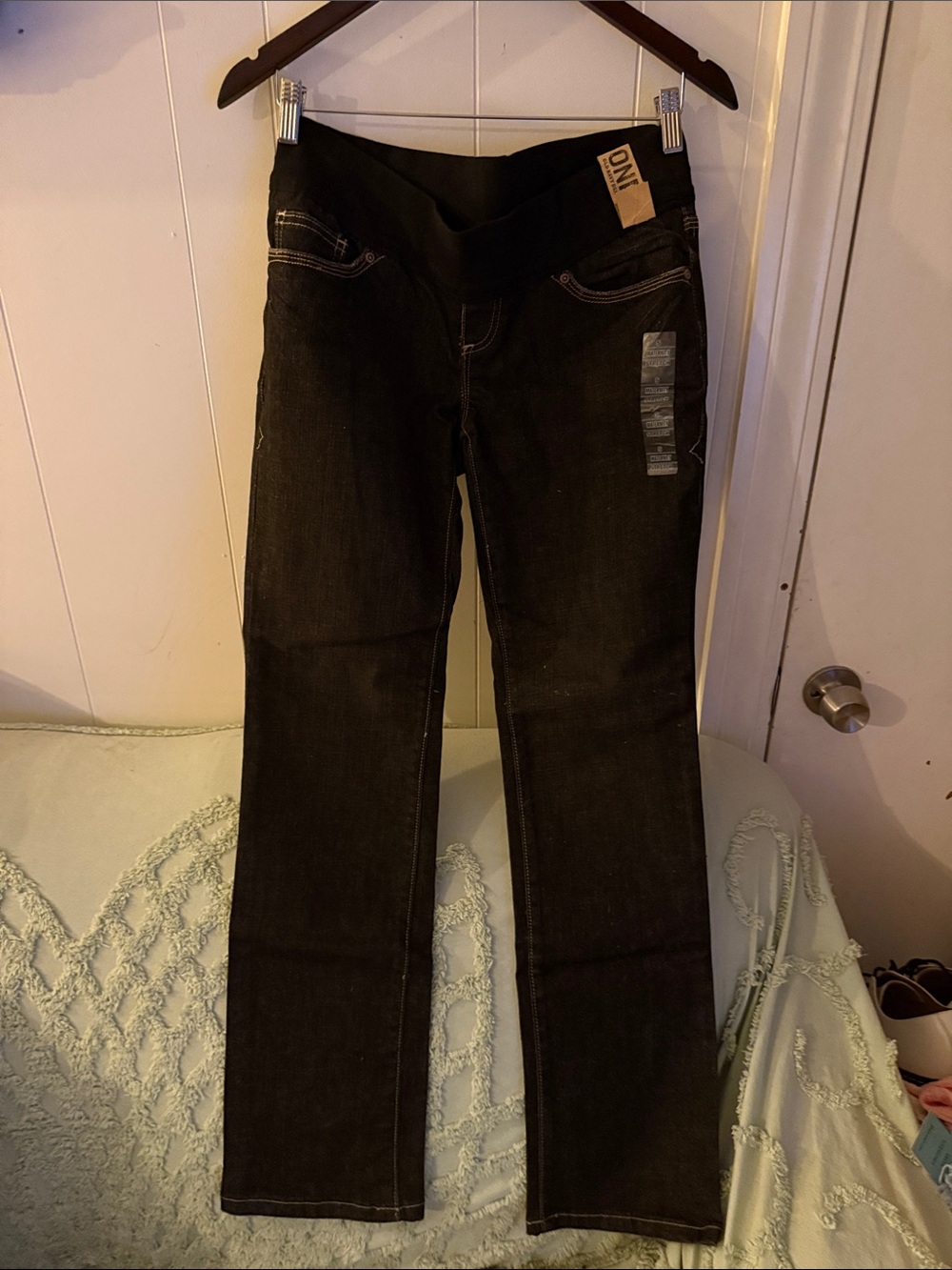 Old Navy Black Straight-Leg Stretch Maternity Women’s Jeans